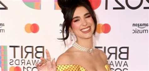 dua lipa sexiest|Dua Lipas most sizzling bikini photos that will make。